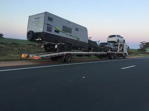 Auto Mover Transporting Caravan and Vehicles Interstate