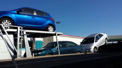 Auto Mover Car Carrier Transporting Multiple Vehicles