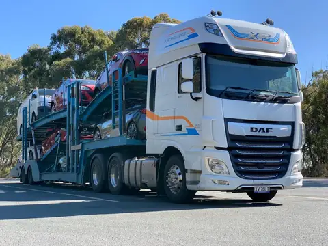Auto Mover DAF Truck Transporting Multiple Vehicles Interstate