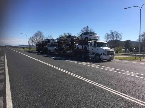 Auto Mover Double-Deck Car Carrier on Highway Transport