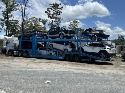 Auto Mover Multi-Vehicle Car Carrier with Mixed Fleet Load